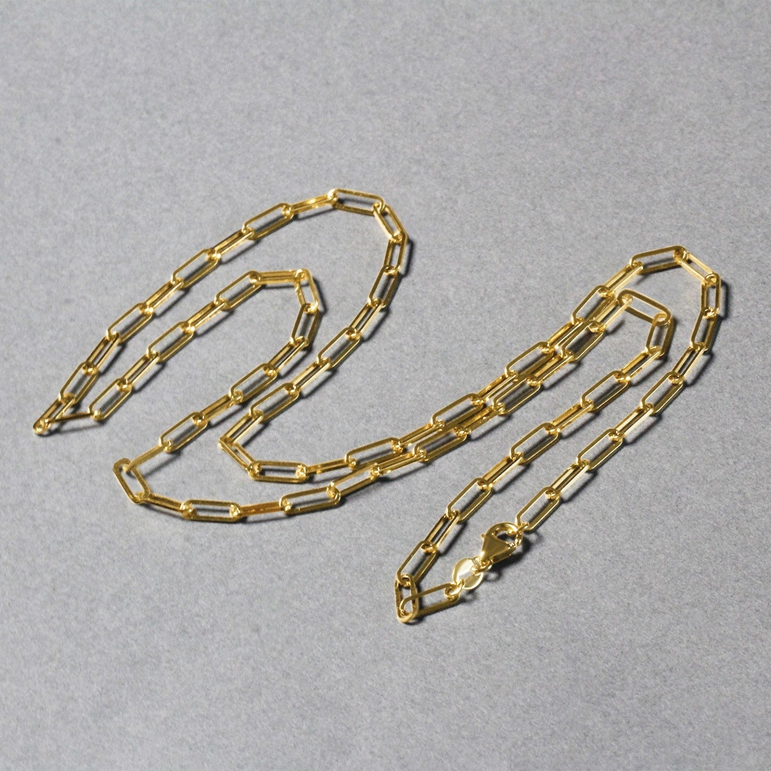 Cadena de eslabones ovalados de oro amarillo de 14 quilates (2.5mm)