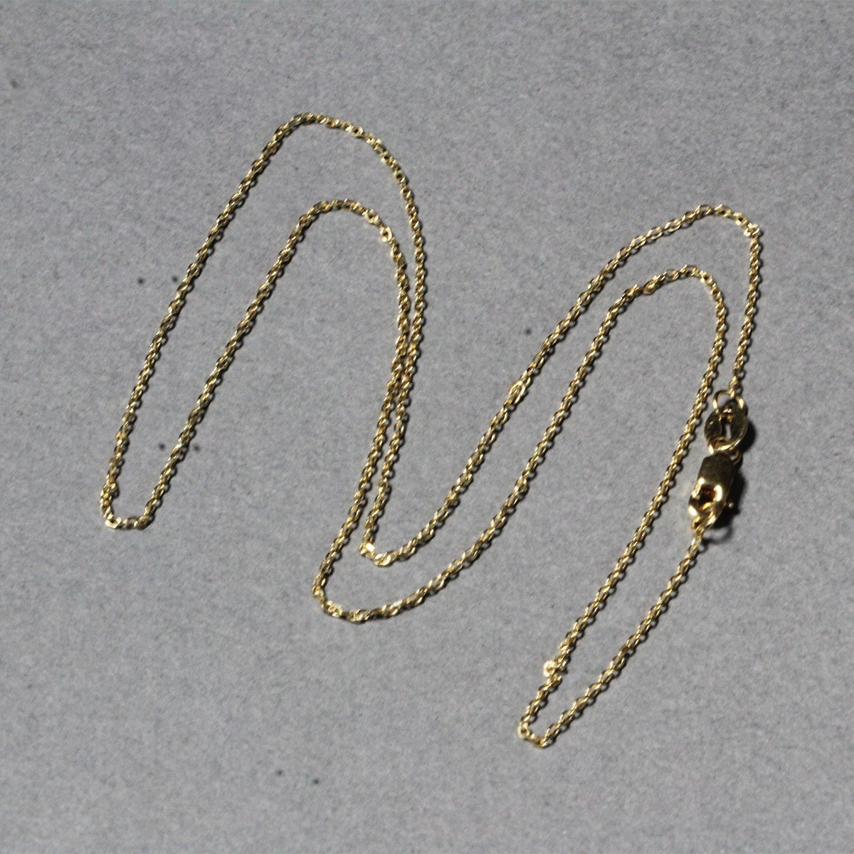 Cadena de eslabones tipo cable con corte de diamante de oro amarillo de 18k (0.80 mm)