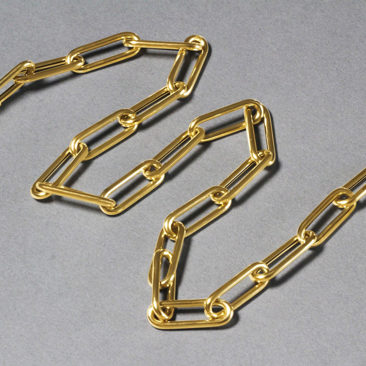 Cadena con eslabones planos de oro amarillo de 14k