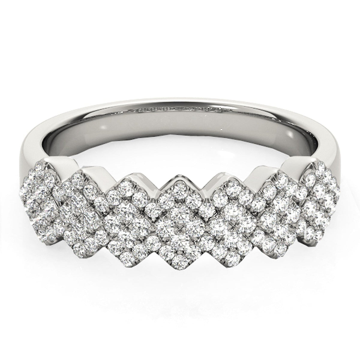 Anillo ancho con patrón multidiaogonal y diamantes en oro blanco de 14k (5/8 qt)