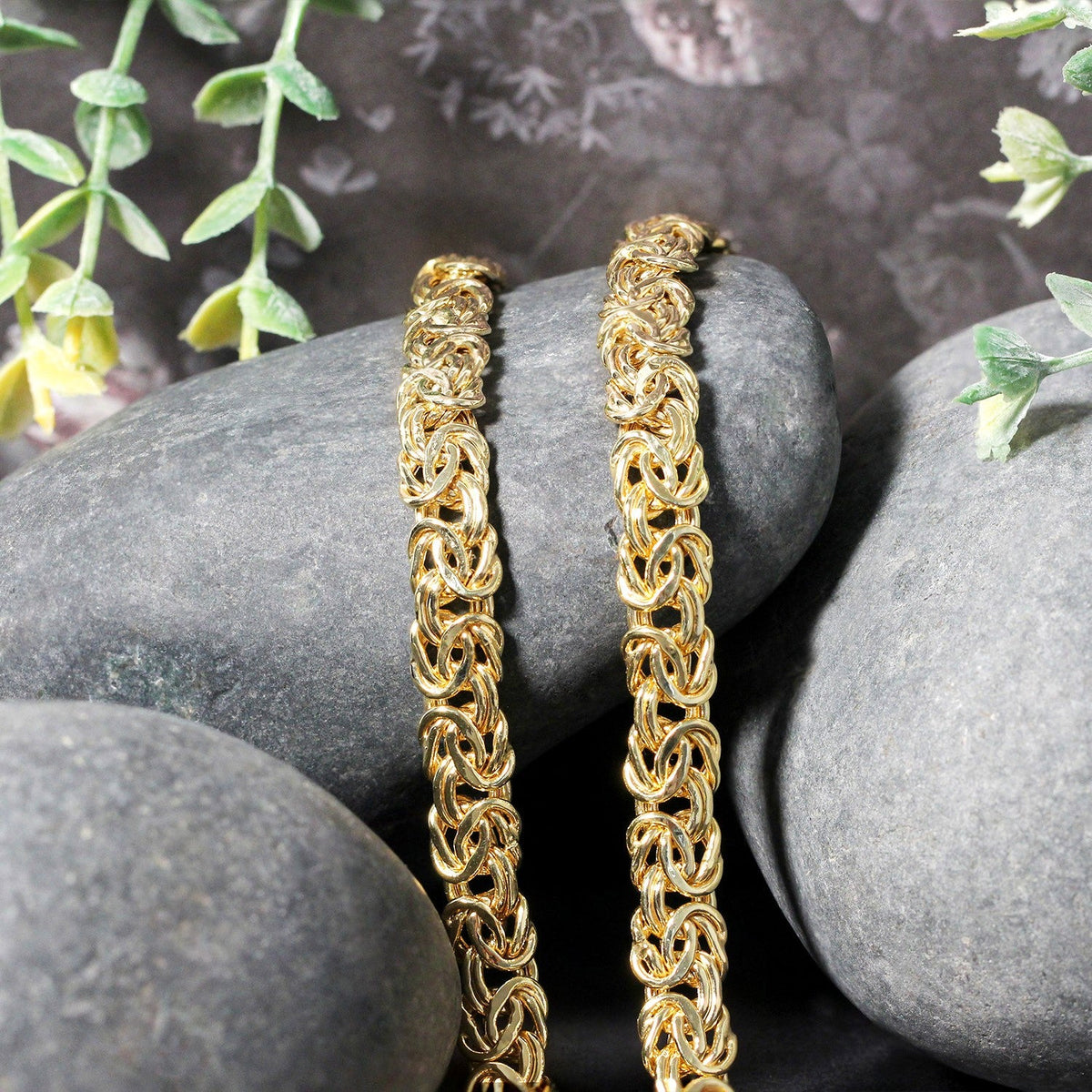 Gargantilla de cadena de oro amarillo de 14k con motivo bizantino