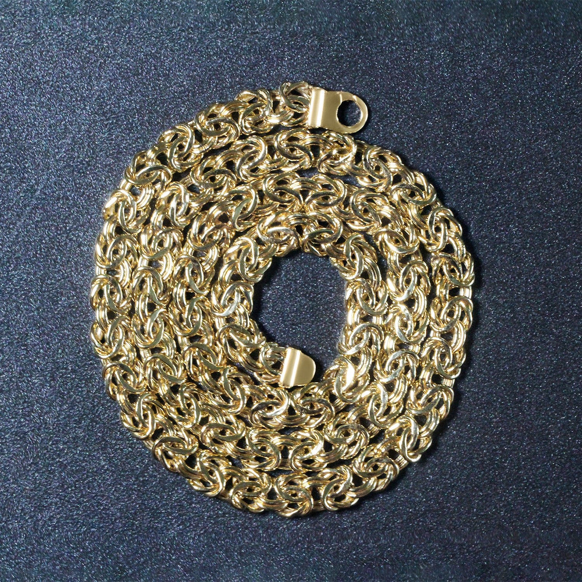 Gargantilla de cadena de oro amarillo de 14k con motivo bizantino