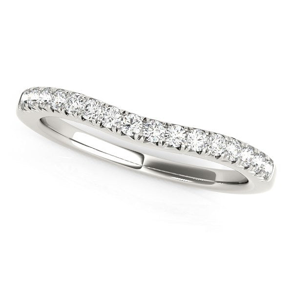 Alianza de boda curva de oro blanco de 14k con pavé y diamantes redondos (1/4 quilates en total)
