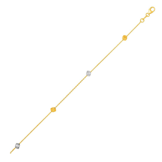 Photo of {{ product.title | truncate: 80, '' | escape }}