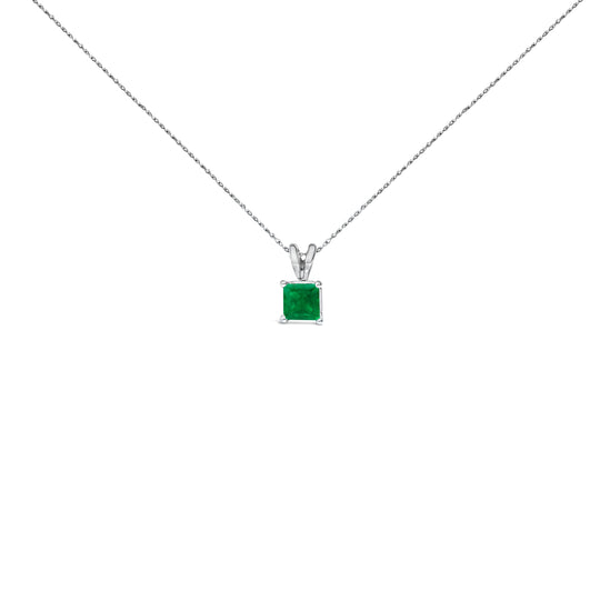 Photo of {{ product.title | truncate: 80, '' | escape }}