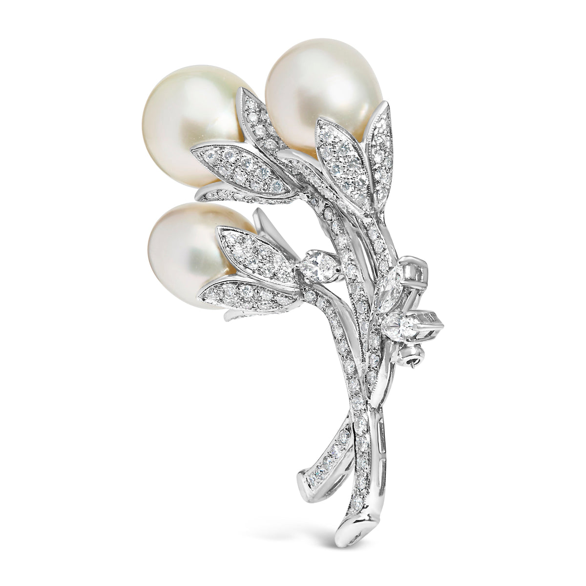 Broche con diseño floral de diamantes y perlas de los Mares del Sur, oro blanco de 18K y 2 1/5 Cttw (color G-H, claridad VS1-VS2)