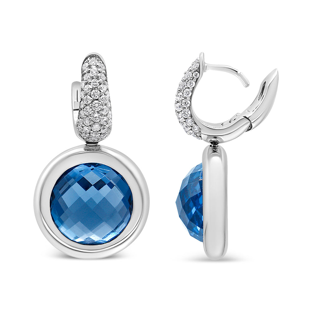 Pendientes colgantes de oro blanco de 18K con topacio azul de 11 mm engastado en bisel y diamantes de 1/2 quilate engastados en invisible (color F-G, claridad VS1-VS2)