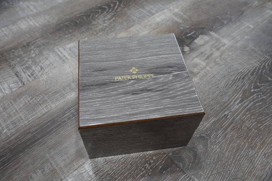 Photo of {{ product.title | truncate: 80, '' | escape }}