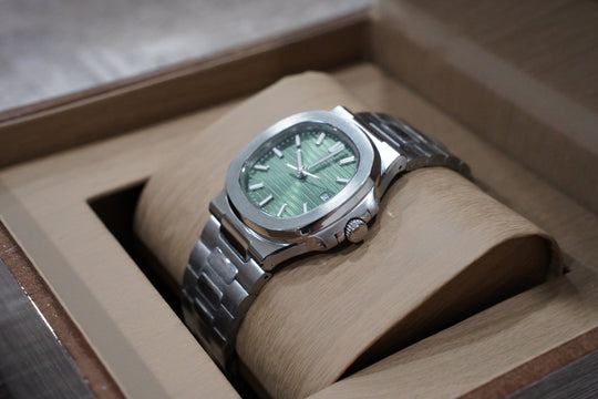 Photo of {{ product.title | truncate: 80, '' | escape }}