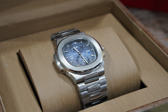 Photo of {{ product.title | truncate: 80, '' | escape }}