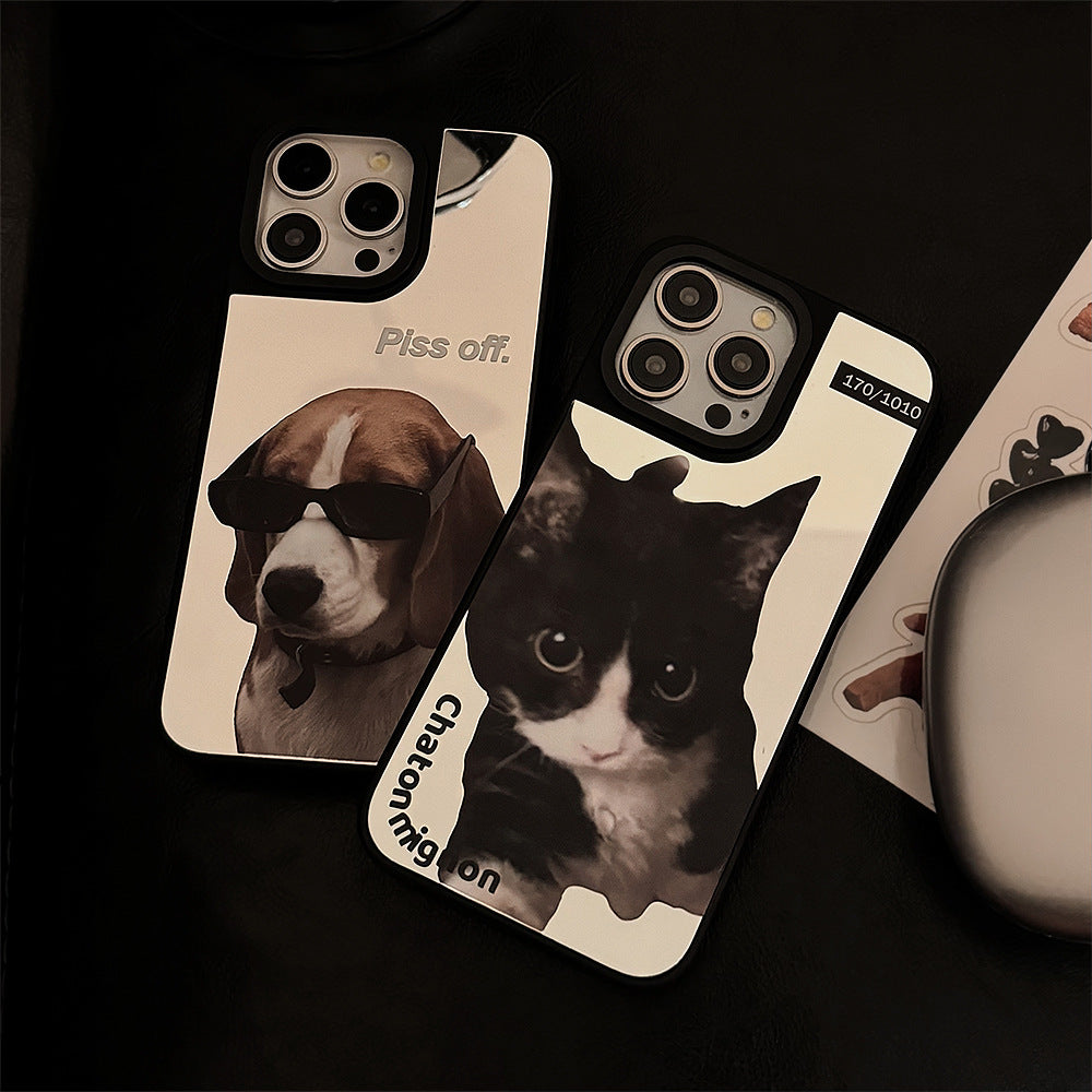 Un par de gatos y perros de moda, modernos y geniales, son adecuados para la funda de teléfono móvil Apple 16promax, iphone17 personalizado anticaída 13 espejo 15 duro