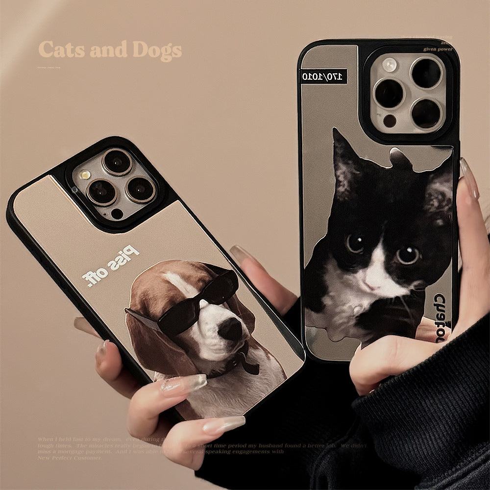 Un par de gatos y perros de moda, modernos y geniales, son adecuados para la funda de teléfono móvil Apple 16promax, iphone17 personalizado anticaída 13 espejo 15 duro