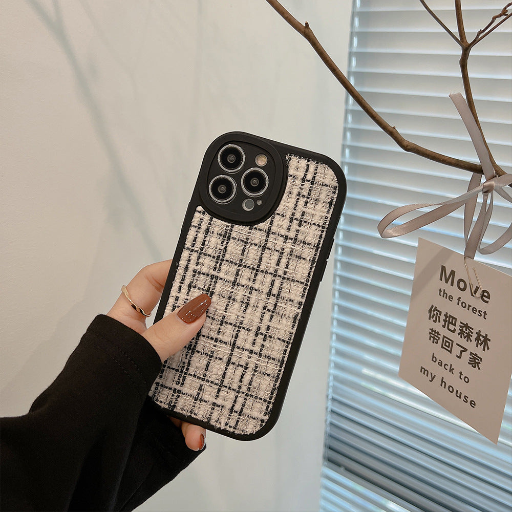 La funda Xiaoxiangfeng iphone16 es adecuada para iPhone 17pro max 11, mujeres 12, simple 15, rejilla blanca y negra 8, franela.
