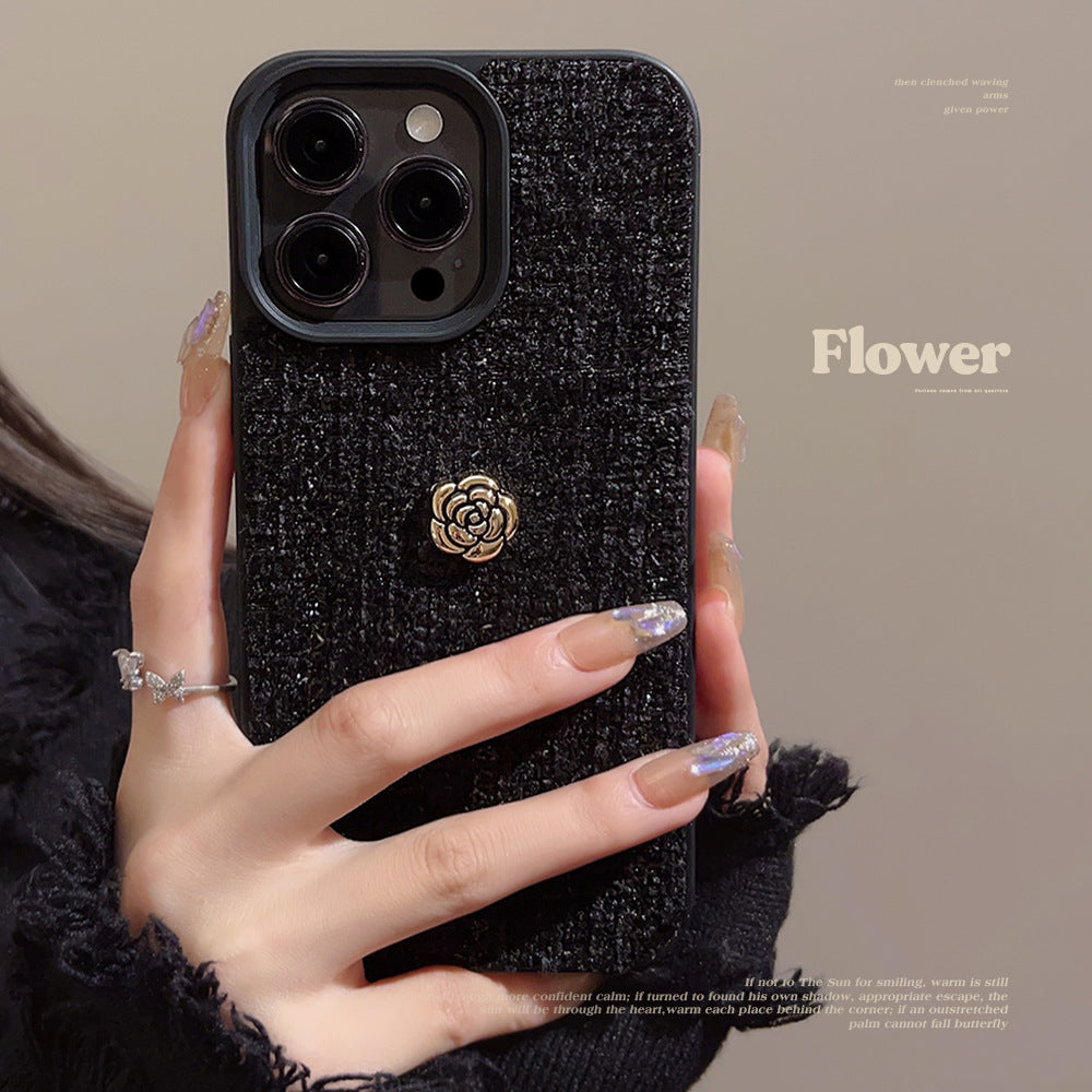 Funda de teléfono móvil de lana con camelia Apple 16 17promax otoño e invierno 15 es adecuada para iPhone13 Xiaoxiangfeng 11 generación