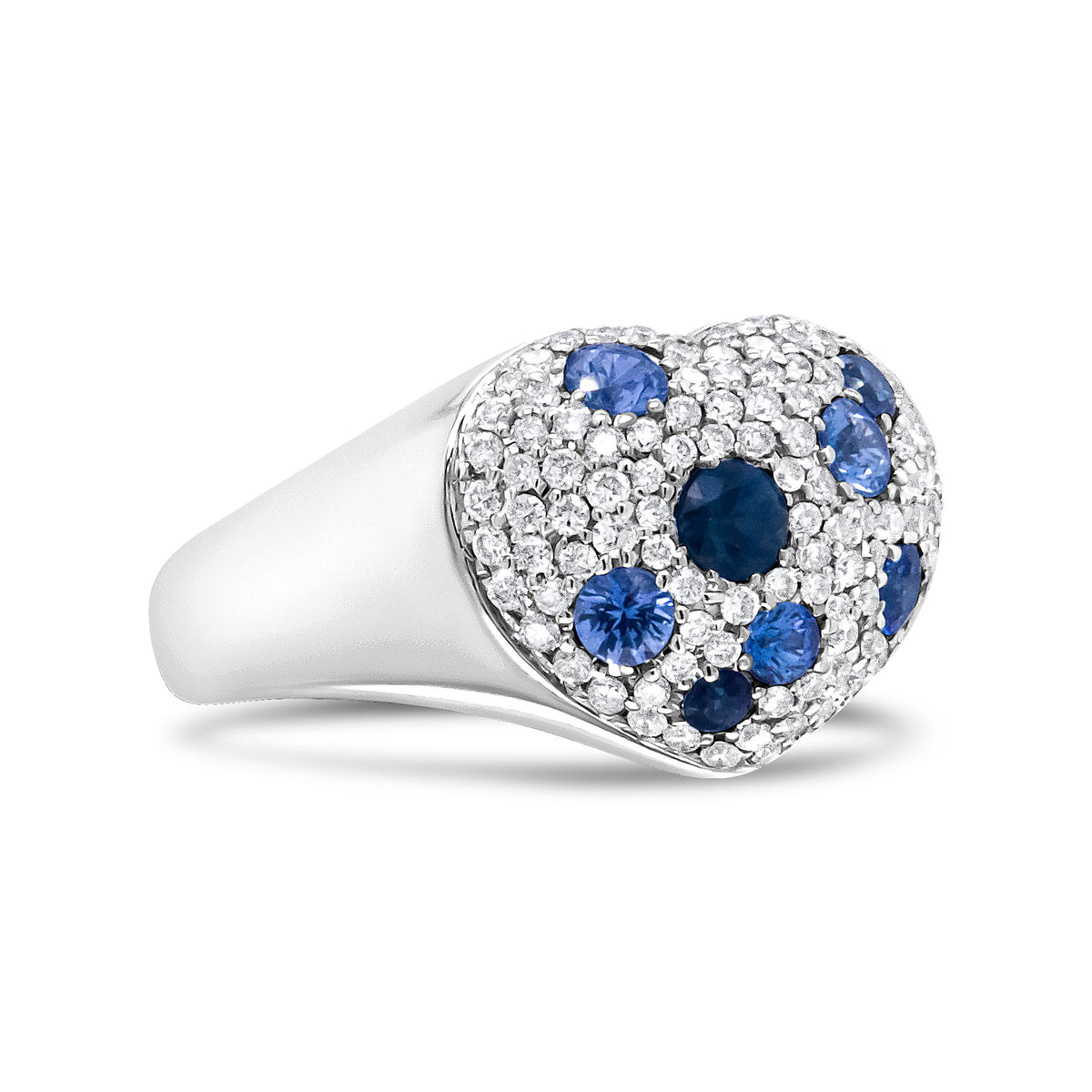 Anillo en forma de corazón con zafiro azul de oro blanco de 18 quilates y diamantes de racimo de 5/8 quilates en total (color F-G, claridad VS1-VS2) - Talla 7.5