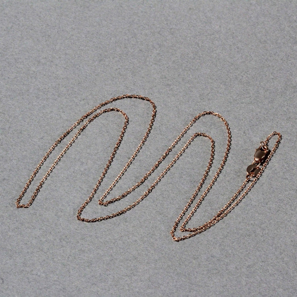 Cadena de eslabones de cable con corte de diamante en oro rosa de 14k (0,8 mm)
