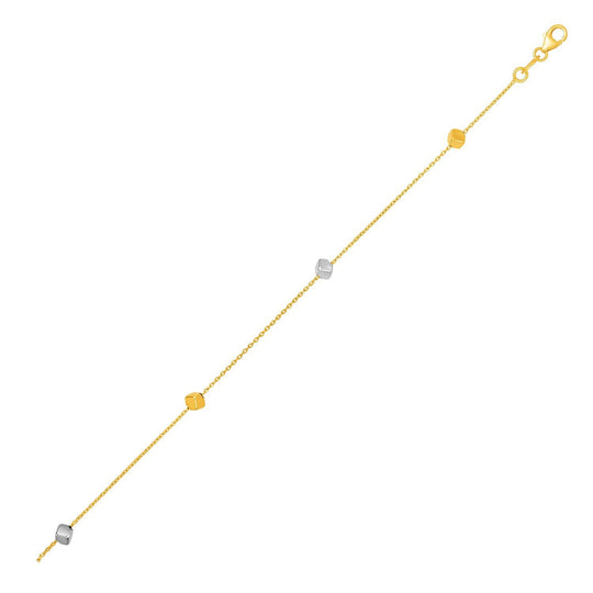 Photo of {{ product.title | truncate: 80, '' | escape }}