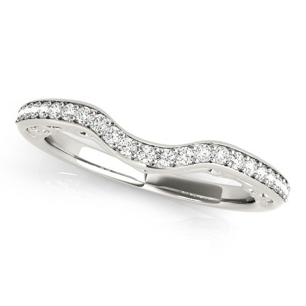Anillo de boda curvo de oro blanco de 14 quilates con diamantes engastados en garras (1/6 quilates en total)