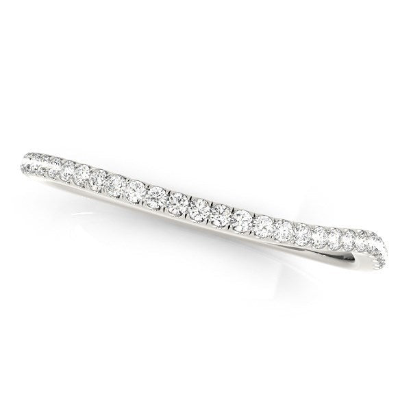 Anillo de boda curvo delgado con diamantes de oro blanco de 14k (1/10 cttw)