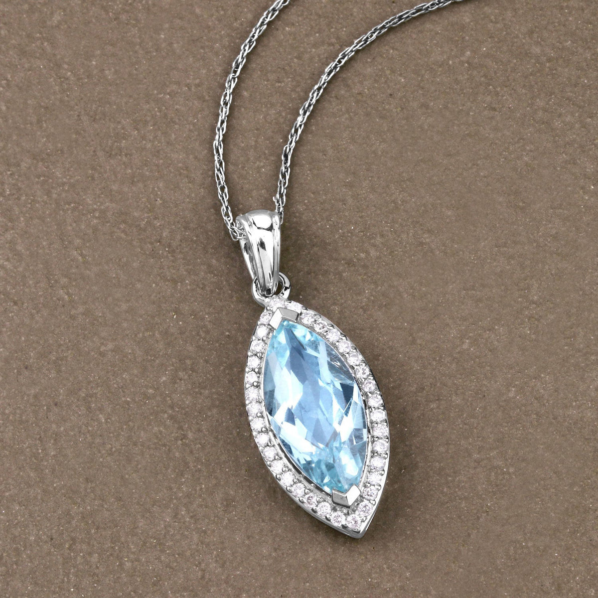Colgante de oro blanco de 14 quilates con aguamarina auténtica de 2,55 quilates y diamantes blancos