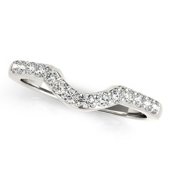 Alianza de boda curva de oro blanco de 14k con diamantes engastados en pavé (1/4 quilates en total)