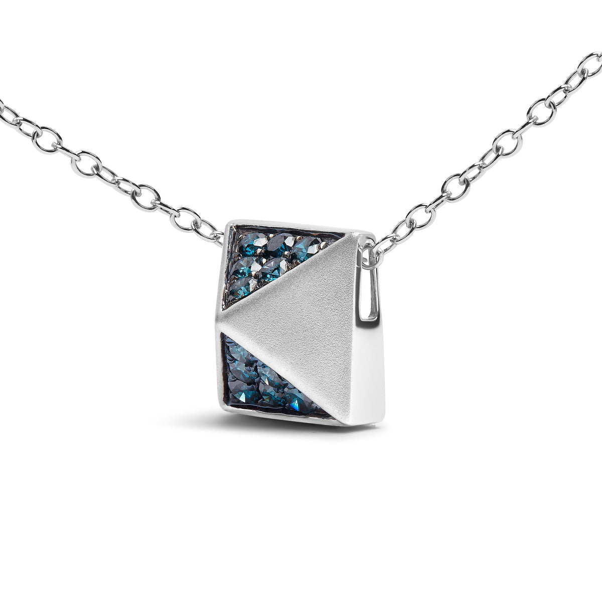 Collar con colgante piramidal con acabado mate de oro blanco de 14K con diamante azul tratado de 1/4 qt (color azul, claridad SI1-SI2) - 18 pulgadas
