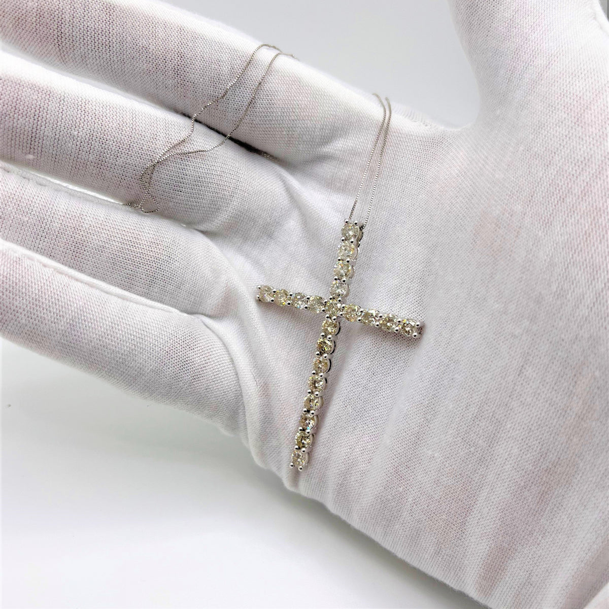 Colgante de cruz de plata de ley .925 con diamantes de 4.0 Cttw de 2-1/4" con cadena tipo caja (color I-J, claridad I1-I2) - 18"