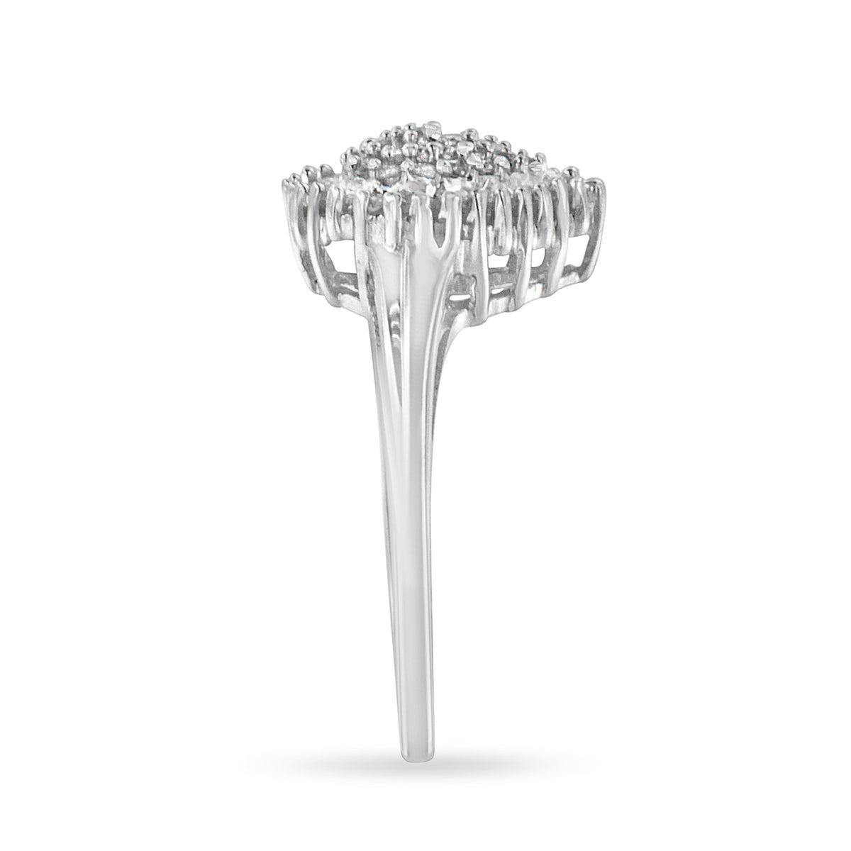 Anillo tipo cóctel en oro blanco de 10K con racimo pavé abovedado en forma de pera de diamante talla redonda y baguette de 1/2 quilate total con halo (color H-I, claridad SI1-SI2) - Talla 5