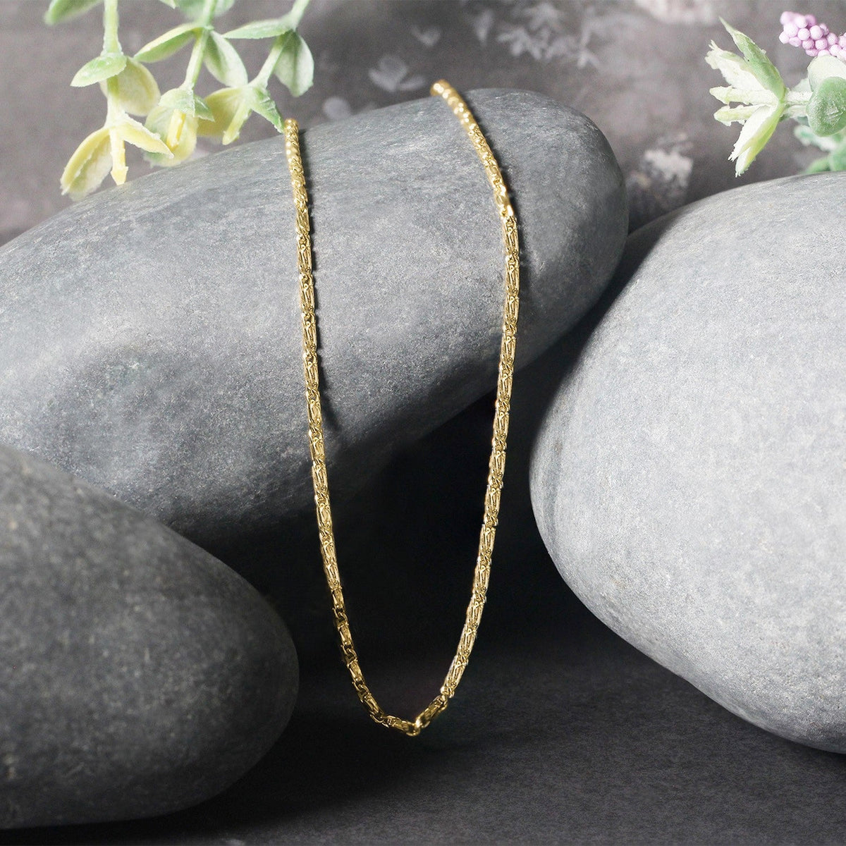 Cadena con colgante de eslabones calados corte diamante en oro amarillo de 14k (1,5 mm)