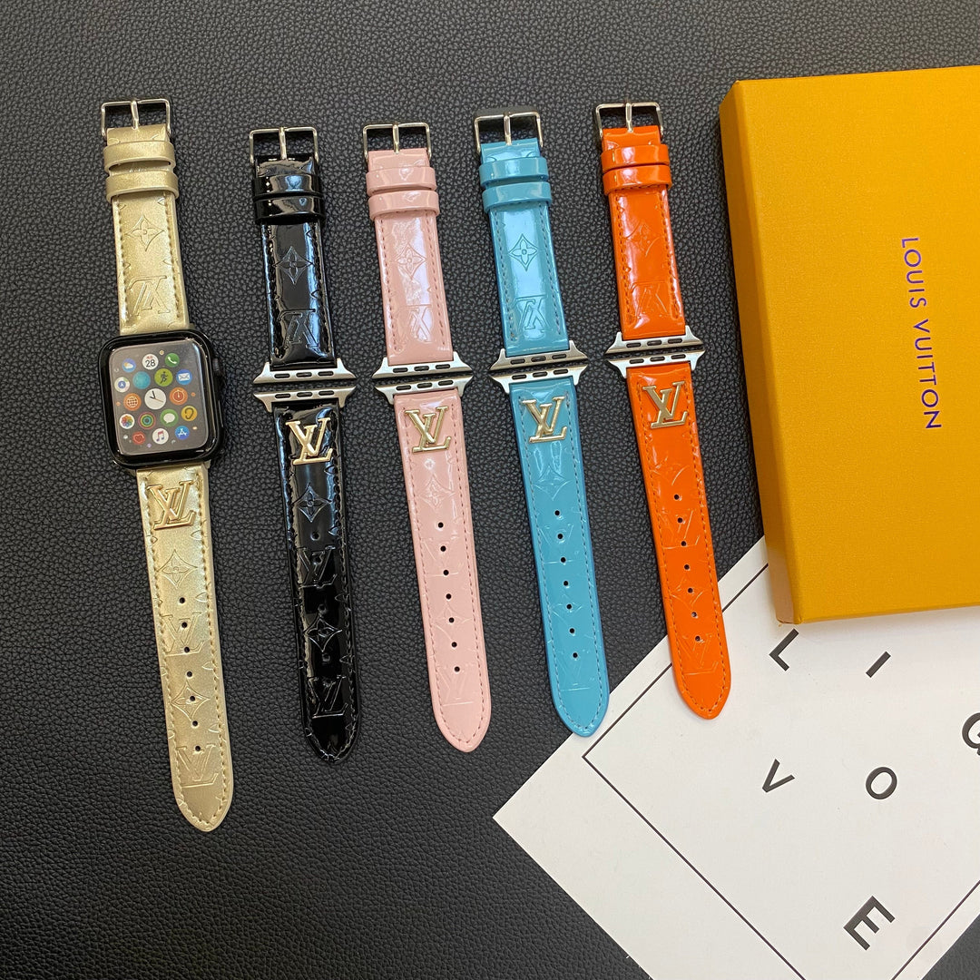 CORREA DE PIEL BRILLANTE PARA APPLE WATCH CON LOGO METÁLICO DE LUJO