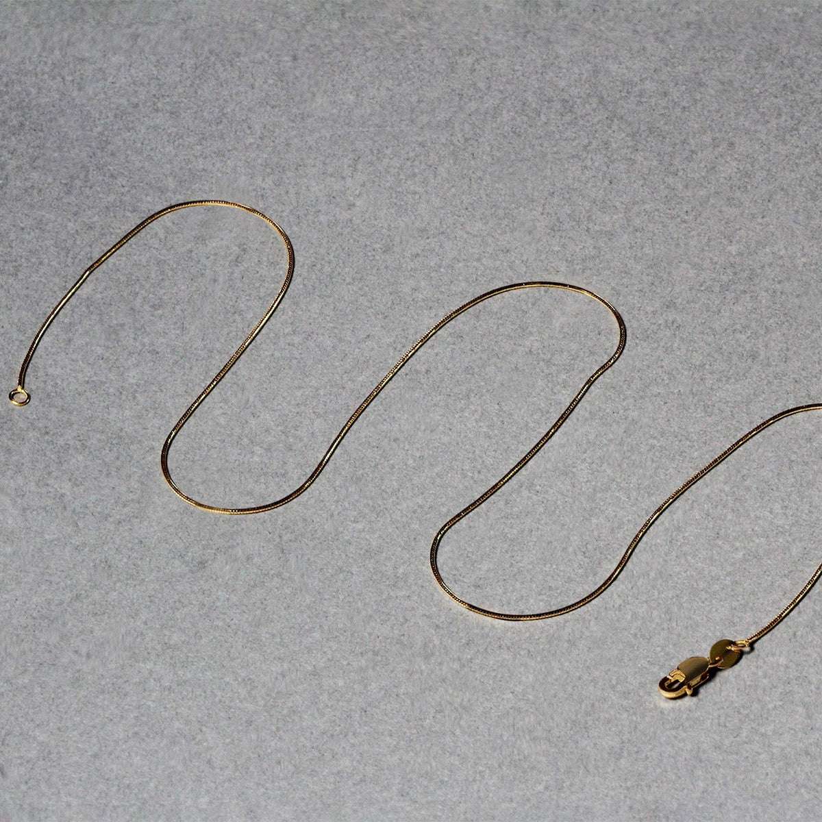 Cadena redonda de serpiente de oro amarillo de 14k de 0.7mm