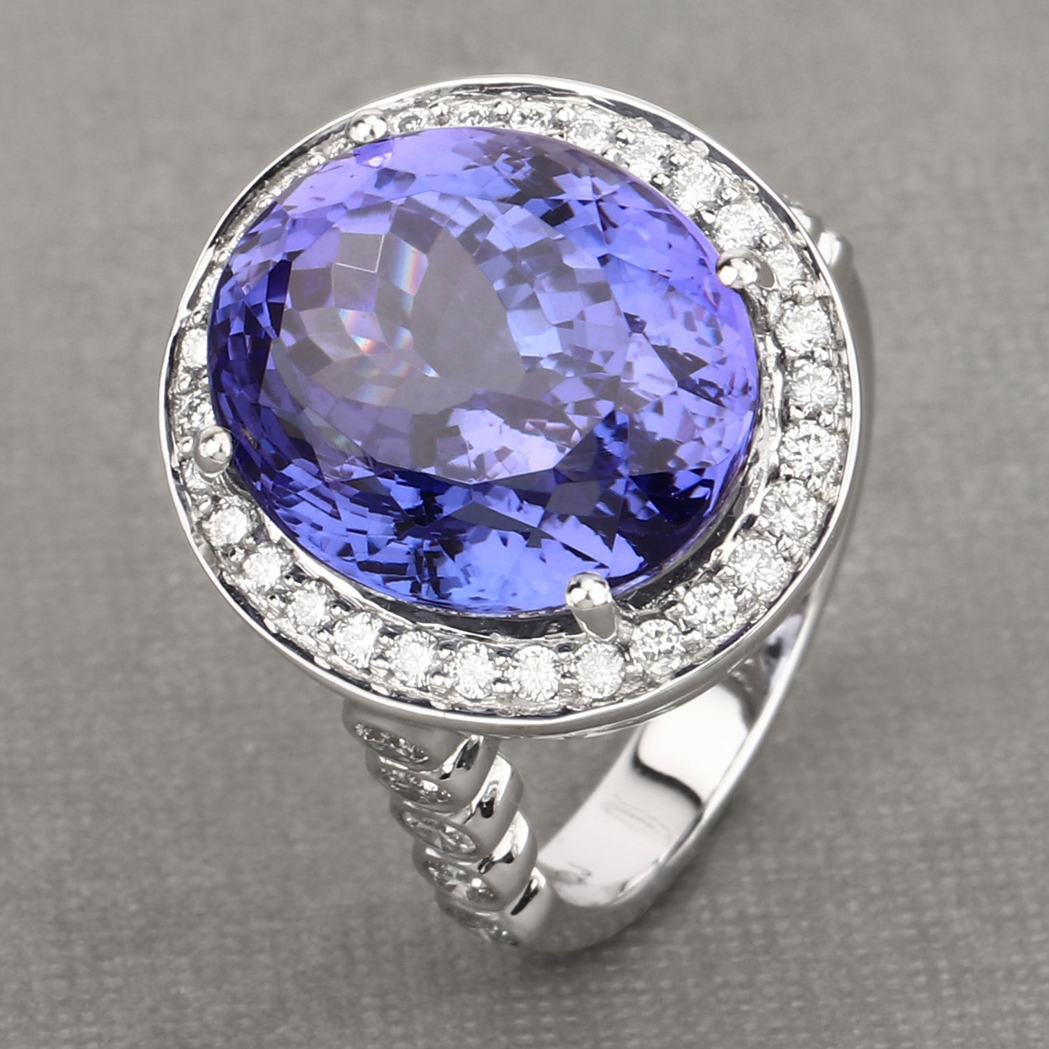 Anillo de oro blanco de 18 quilates con tanzanita genuina de 18,50 quilates y diamantes blancos