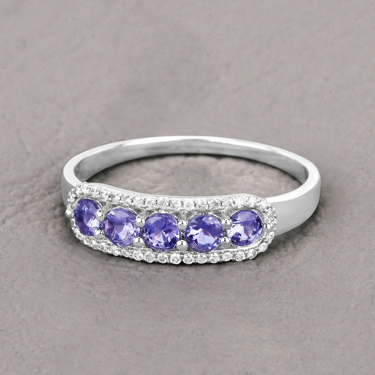 Anillo de oro blanco de 14K con tanzanita genuina de 0,61 quilates y diamantes blancos