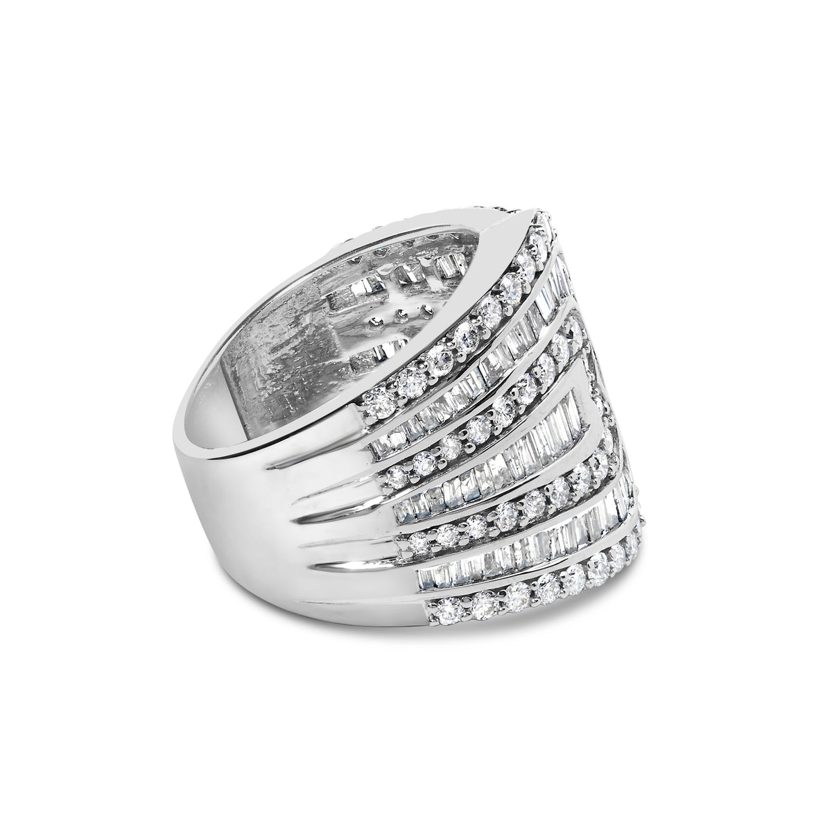 Anillo tipo bypass multihilera de oro blanco de 10K con diamantes redondos y de talla baguette de 2 1/2 ct. (color J-K, claridad I2-I3) - Talla de anillo 7