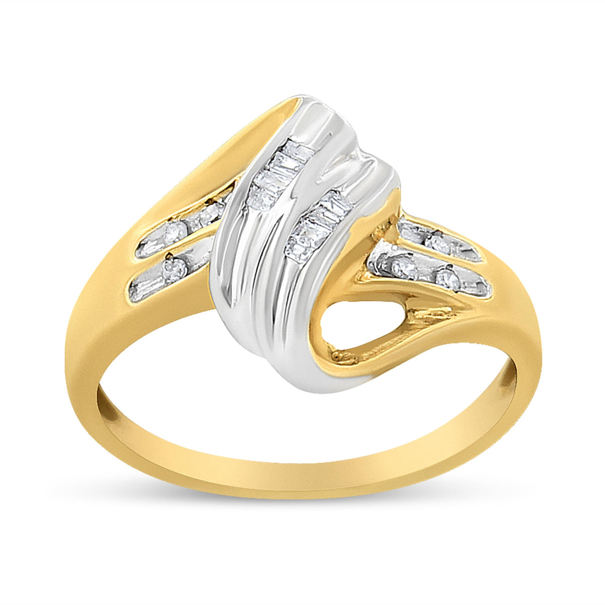Anillo de derivación con detalles de diamantes redondos y en talla baguette de oro amarillo y blanco de 10 qt y 1,00 ct. (Color H-I, Claridad I2-I3) - Talla de anillo 7