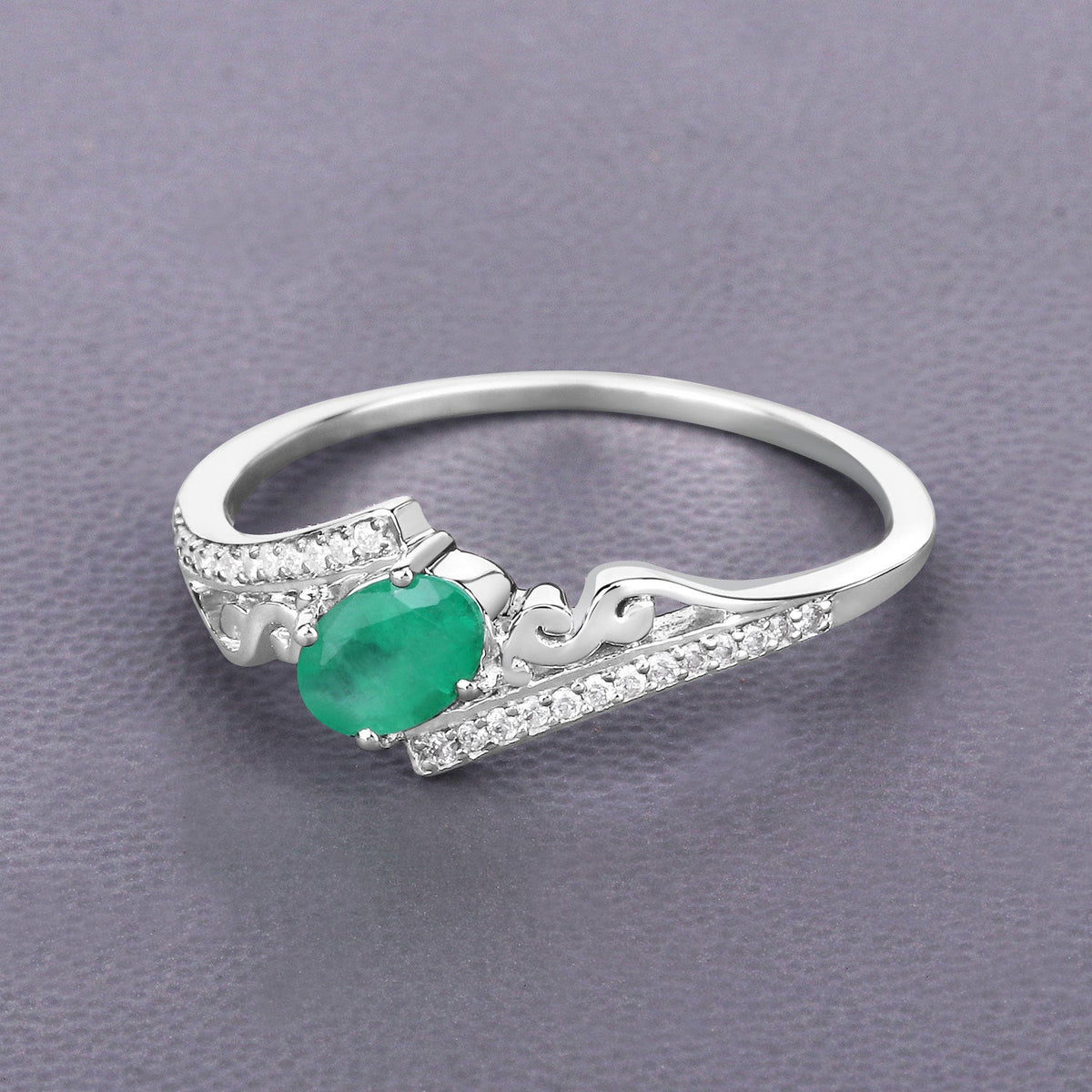 Anillo de oro blanco de 14K con esmeralda genuina de Zambia de 0,51 quilates y diamantes blancos