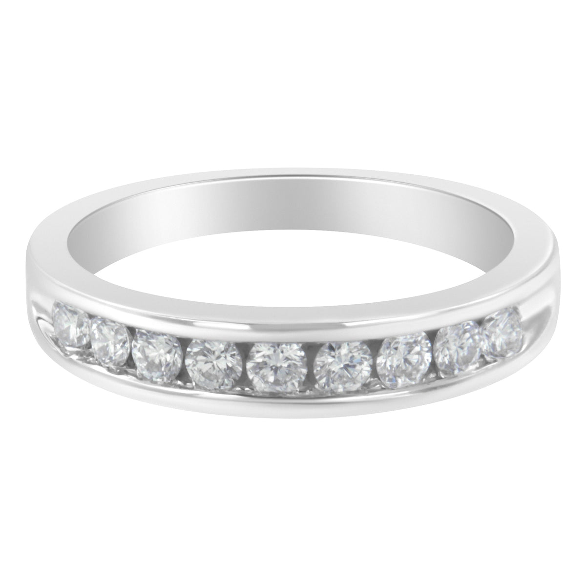 Anillo de banda de oro blanco de 18K con diamante redondo de 1/2 ct. engastado en carril