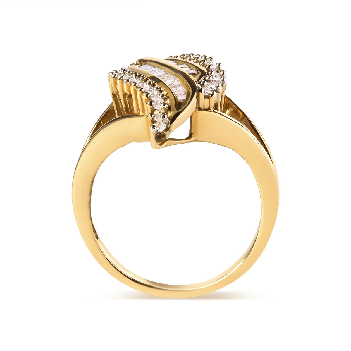 Anillo de cóctel de oro amarillo de 10K con diamantes de talla redonda y baguette de 1/2 quilate (color H-I, claridad I1-I2)