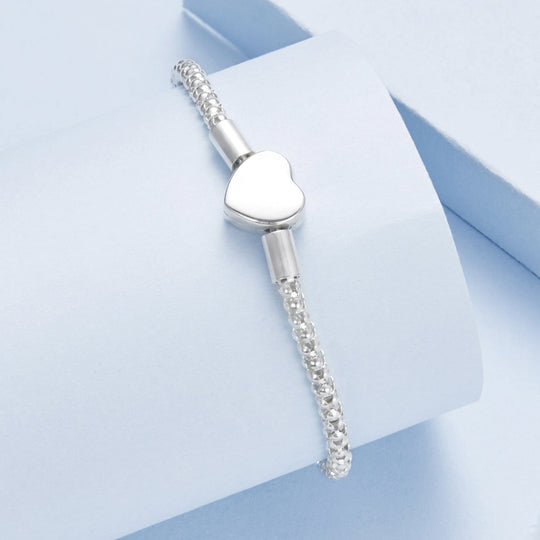 Photo of {{ product.title | truncate: 80, '' | escape }}