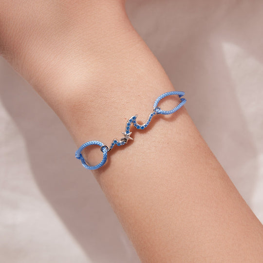Photo of {{ product.title | truncate: 80, '' | escape }}