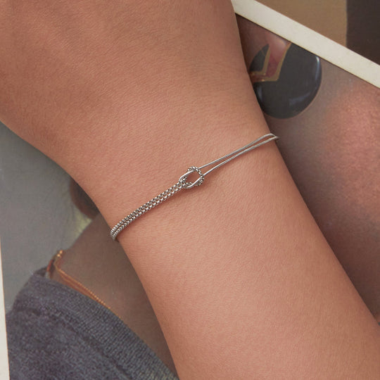 Photo of {{ product.title | truncate: 80, '' | escape }}