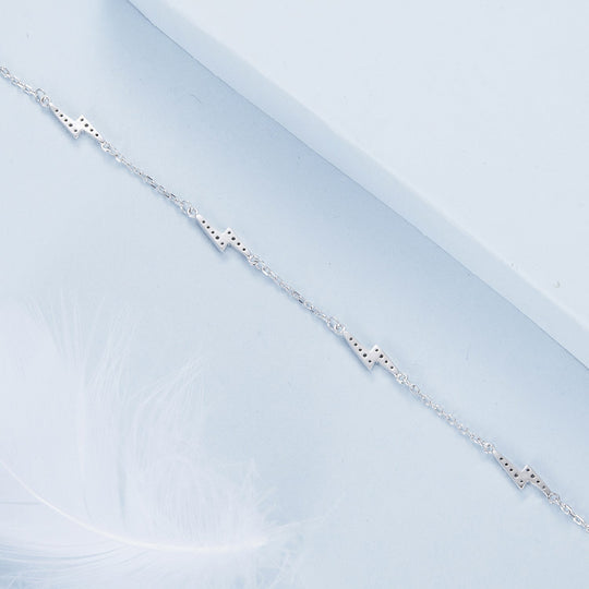 Photo of {{ product.title | truncate: 80, '' | escape }}