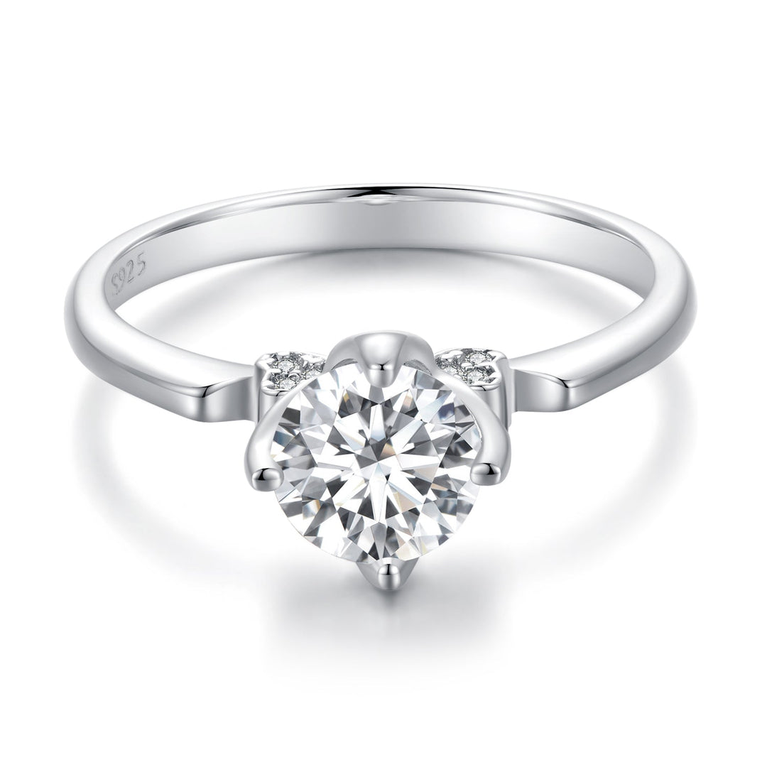 925 Sterling Silver 1.0 Carat Moissanite Ring in Size 8