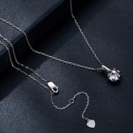 Photo of {{ product.title | truncate: 80, '' | escape }}