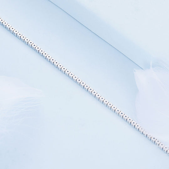 Photo of {{ product.title | truncate: 80, '' | escape }}
