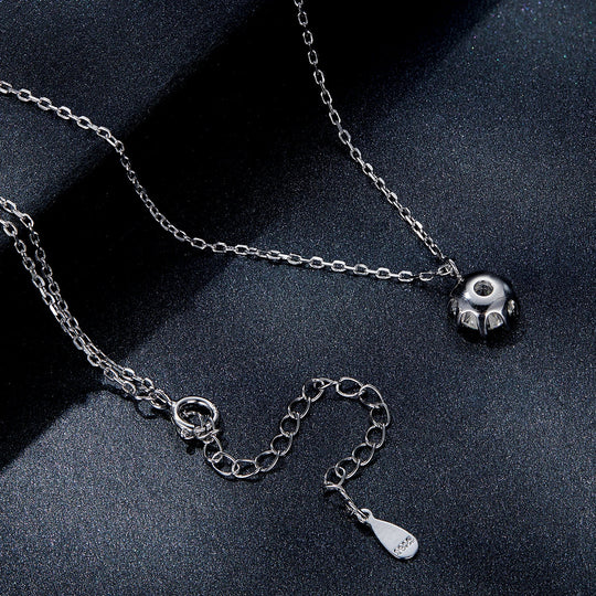 Photo of {{ product.title | truncate: 80, '' | escape }}