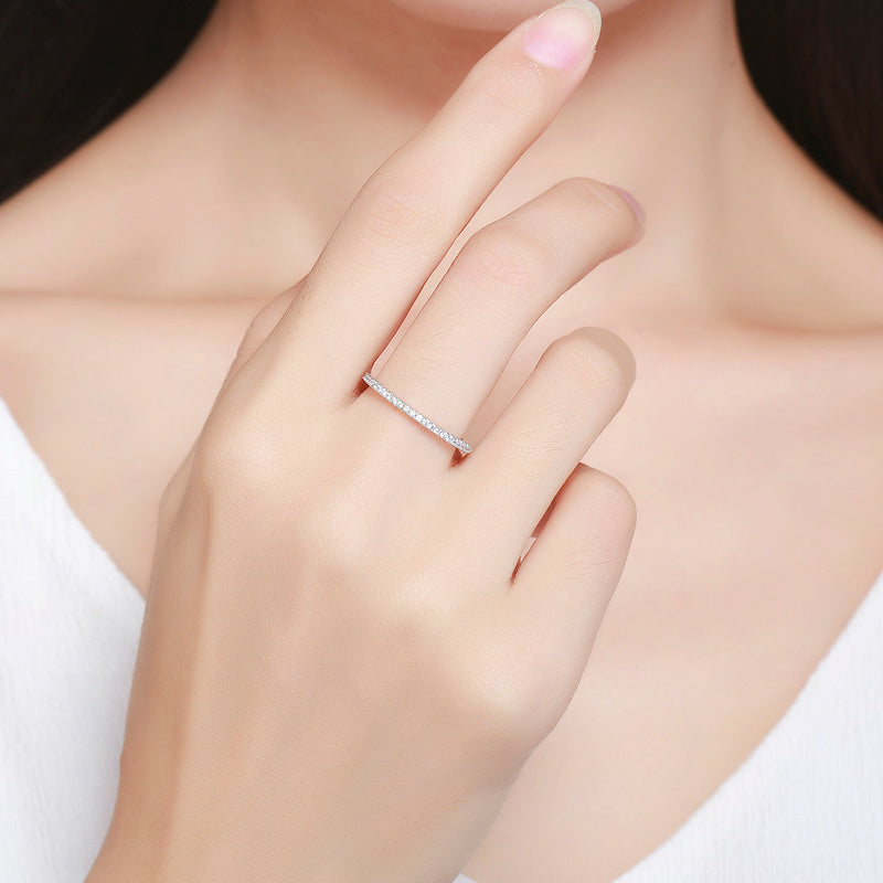 Anillo de plata de ley 925 chapado en platino con circonitas engarzadas en pavé, talla 5.0 para mujer