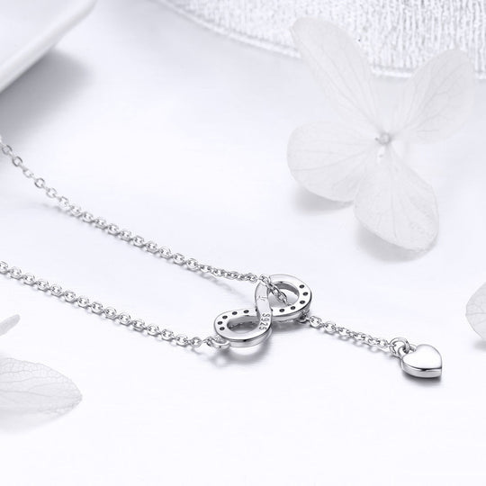Photo of {{ product.title | truncate: 80, '' | escape }}