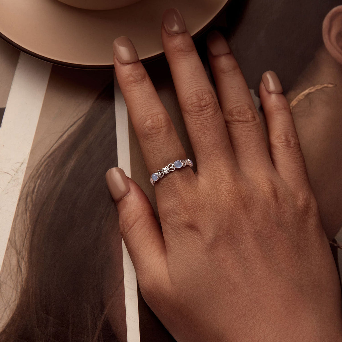 Anillo de plata de ley 925 chapado en platino de 4 mm para mujer, talla 6.0 - imagen 5 de 7