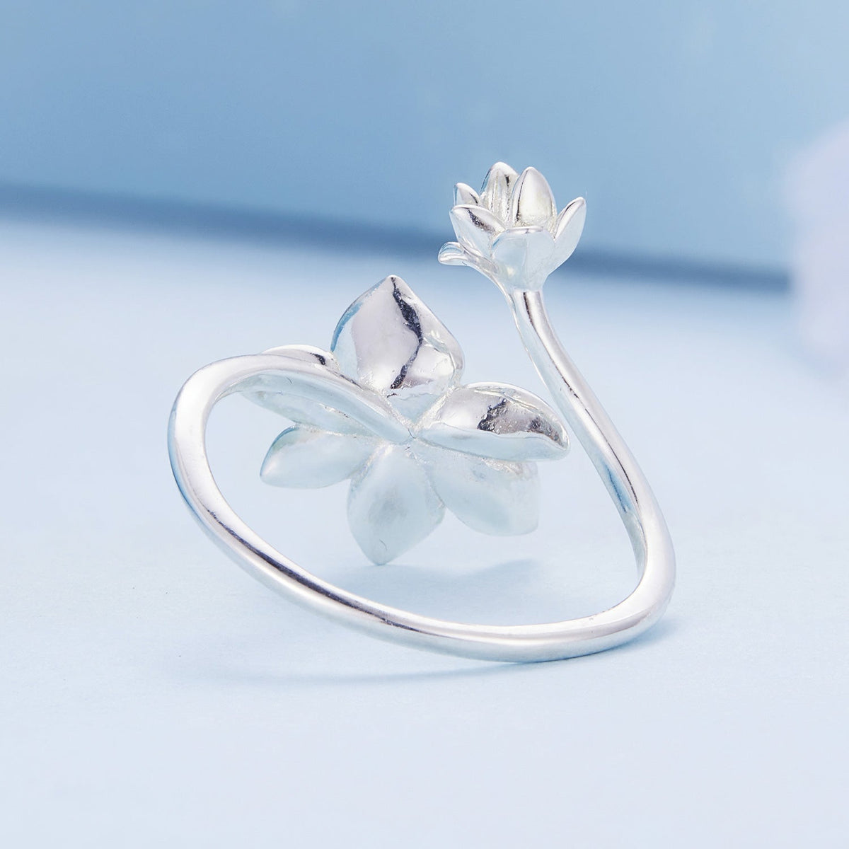 Anillo de plata de ley 925 con flor de esmalte